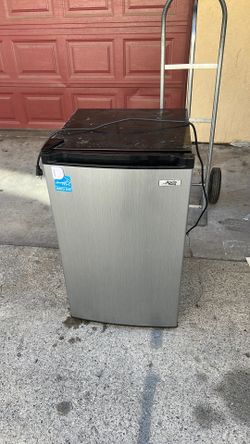 Mini fridge