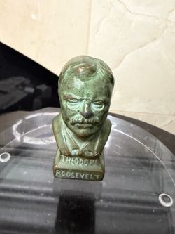 Vintage 1956 metal  cast mini bust of Theodore Roosevelt President 2.75”