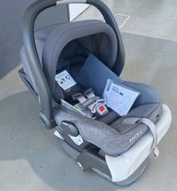 NEW! Uppababy Mesa V2 Infant Car Seat W Base 