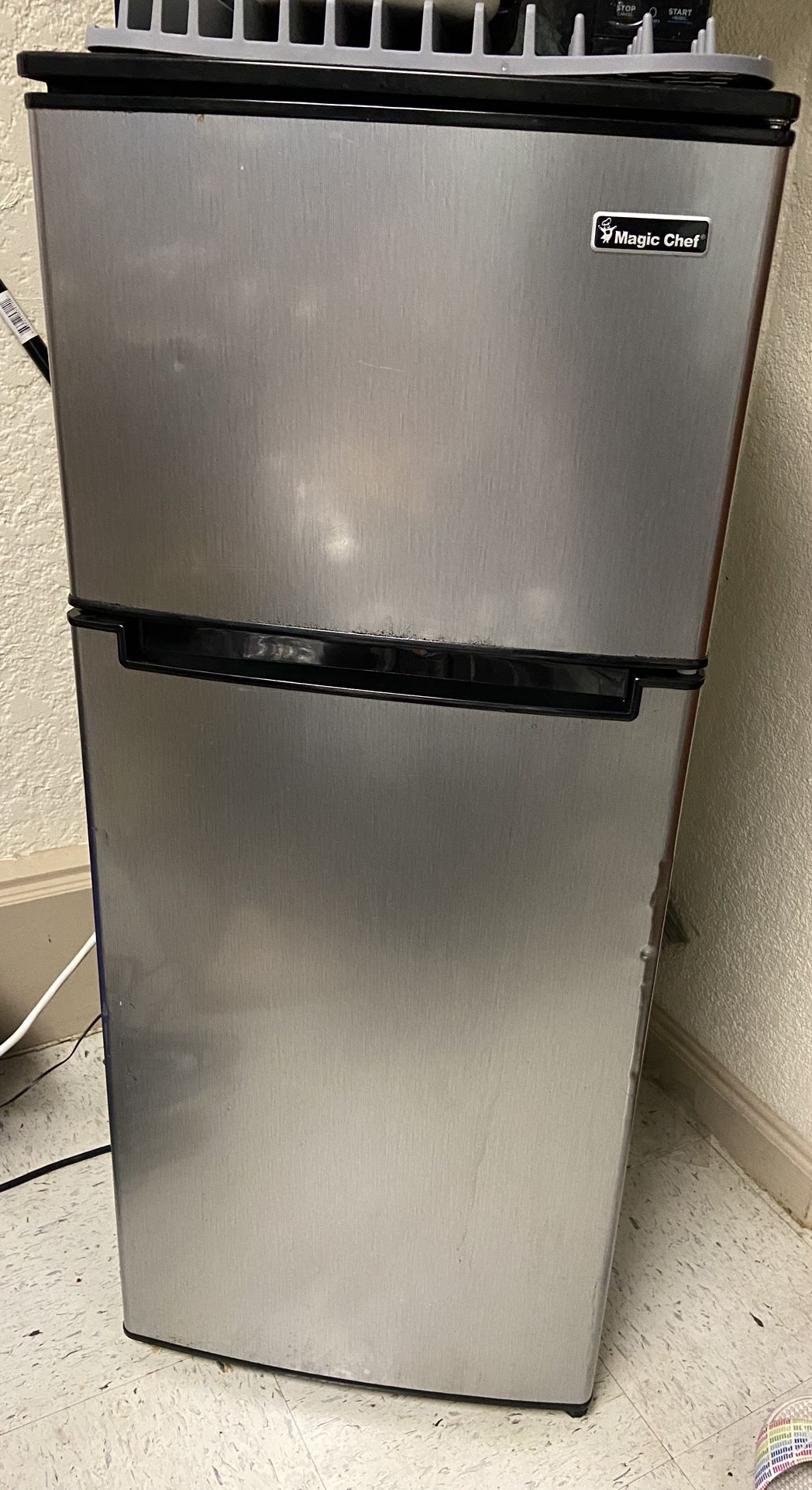 Magic Chef 4.0 Cu. Ft Small Refrigerator