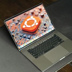 2019 MacBook Pro (16”) 6CORE i7 / 32gb ram / 500gb ssd