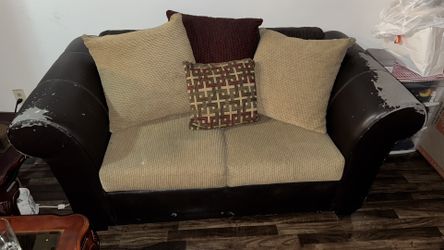 Free Sofa Set