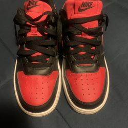 Nike Court Borough Low 2