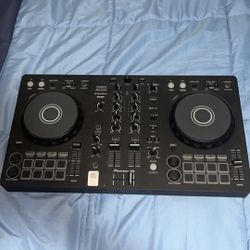 Pioneer DDJ FLX 4 (slightly used)