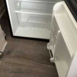 Whirlpool Mini Fridge 