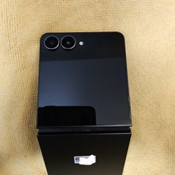 Samsung Galaxy Z Flip 7 – 256GB " Unlocked"  Excellent Condition