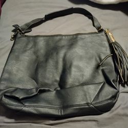 LARGE BLACK PURSE (READ DESCRIPTION)