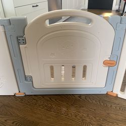 Baby gate/playpen