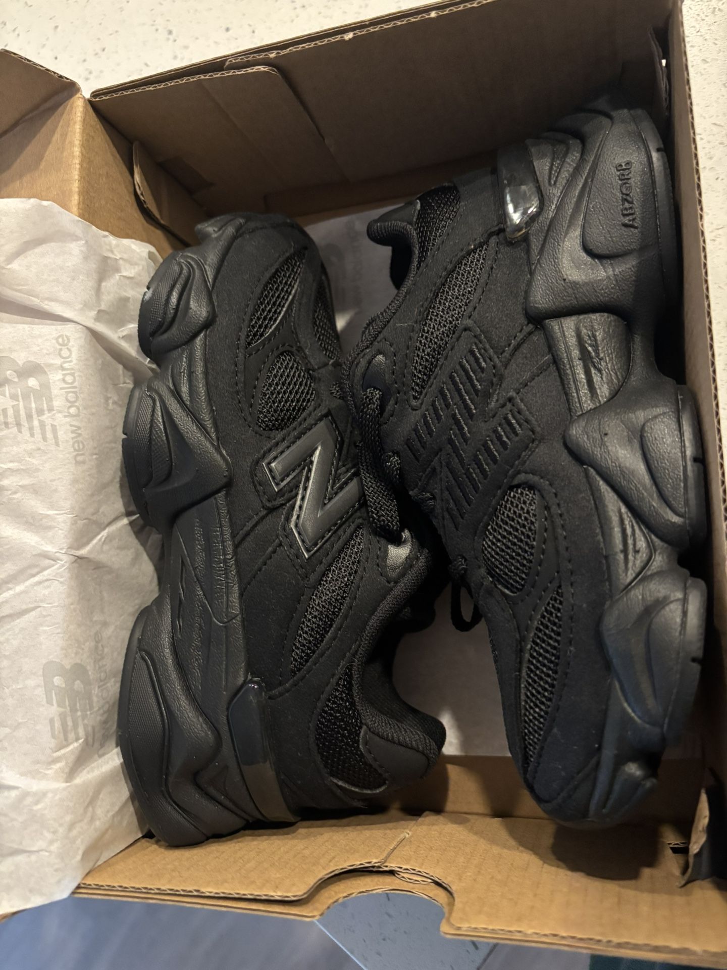 KIDS size 12 ALL BLACK NEW BALANCE 9060