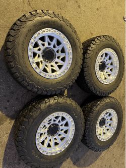 Vendo rines nuevos 17x9 para FORD F-150 de 6 lugs con llantas 285/70r17 BFGOODRICH