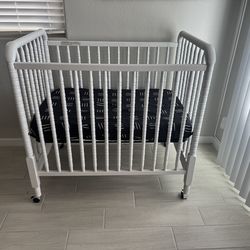 Mini crib