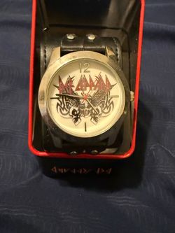 DEF LEPPARD Analog Watch  Mens wristwatch Black Band in TIN BOX needs battery