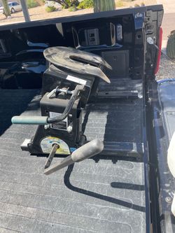 Fifth wheel trailer hitch