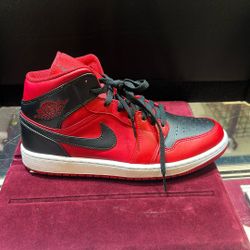 Jordan 1 Mid 
