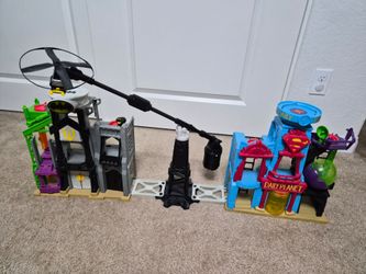 Super hero flight city Gotham & Metropolis