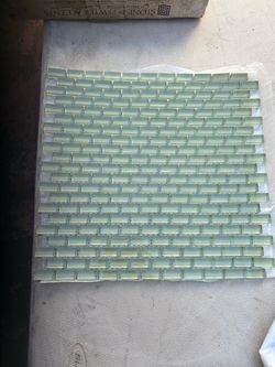 Glass tile