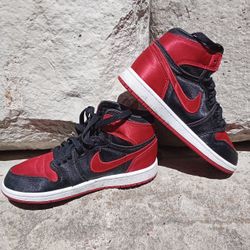 Jordan Little Kid's 1 Retro High OG Satin Bred Black/University Red-White Size 2Y