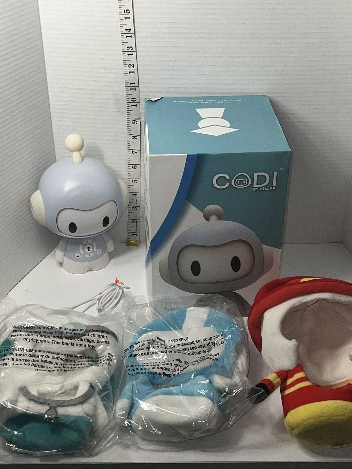 Codi by pillar robot + 3 outfits And Box