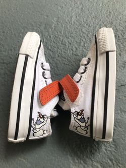 Kids converse size 6 hello kitty Olaf
