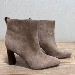 Vince Suede Ankle Boots Taupe Block Heel Size 7.5 US / 38 EU Pull On Modern Chic