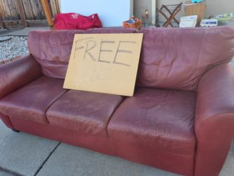 FREE COUCH, QUEEN MEMORY FOAM MATTRESS FLOOR LAMP WORKS GREAT AND MORE