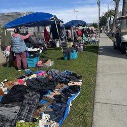 Yard sale !! Today Friday !!! 7;00 - am /3:00 pm