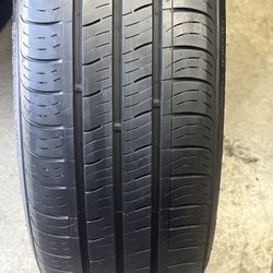 205 60 16 Kumho solus TA31.  Llanta Usada