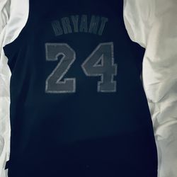 Rare Lakers Kobe Bryant #24 Blackout Swingman Jersey – Men’s Large – Made in Honduras