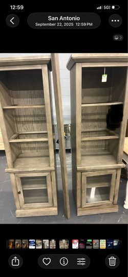 Two columns with light. Great condition!