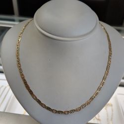 14k Gold Gucci  Necklace 15.8 Grams 22 Long If You Are Interested Please Ask For Maribel Thank You ☺️☺️☺️❤️