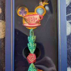 Mickey Mouse Main, Alice in Wonderland, Main Attraction key