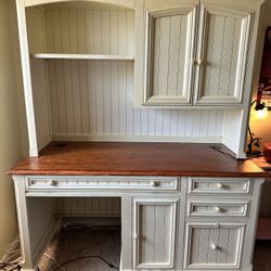Beautiful White Desk With Hutch