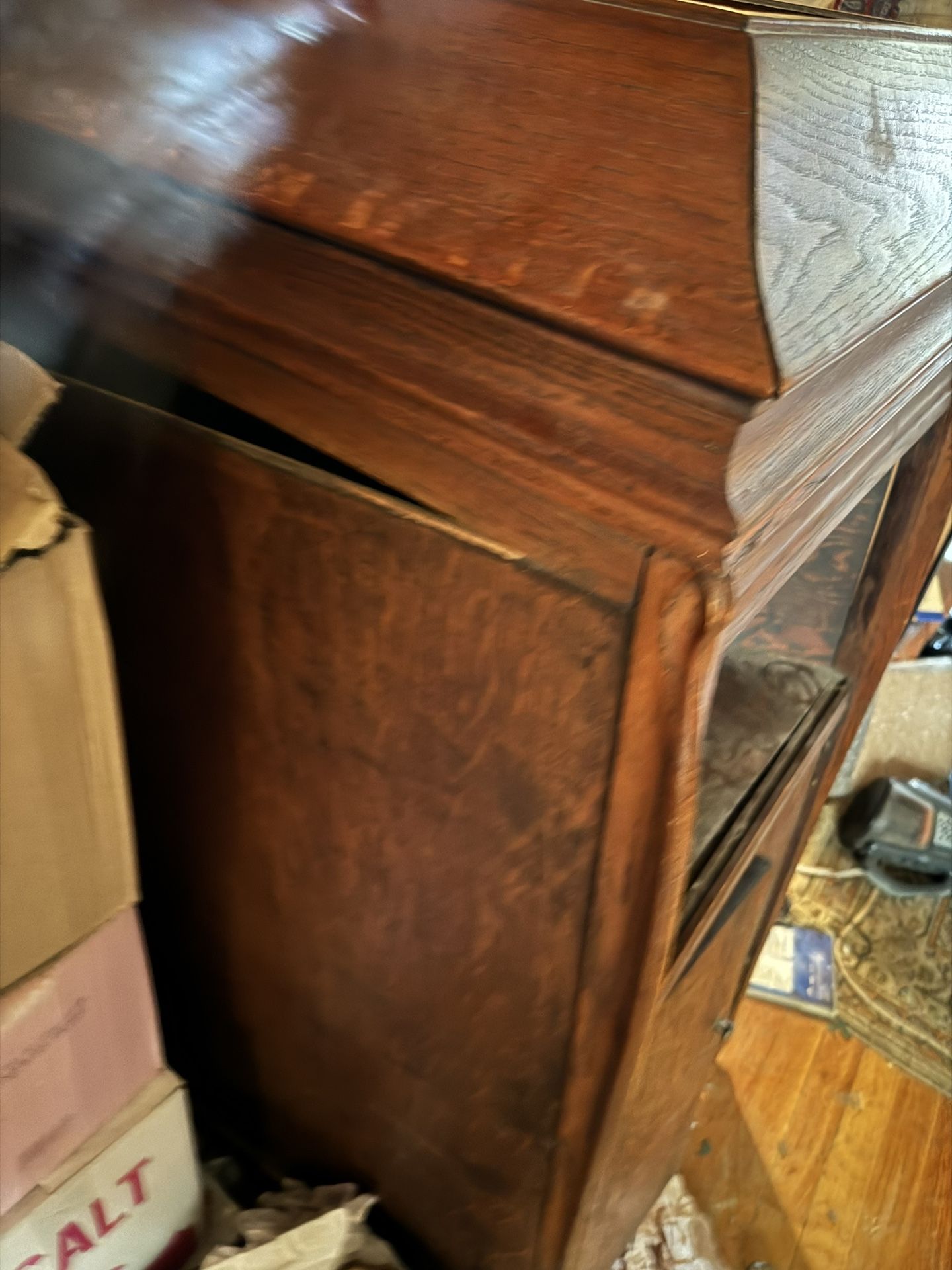 Antique Victrola- Needs Body Repair
