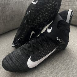 Nike Men's Alpha Menace Elite 2 Football Cleats new!!!