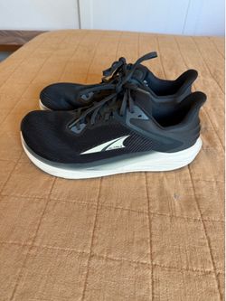 Altra Torin 8 Running Shoes – Men’s Size 11 – Black/White