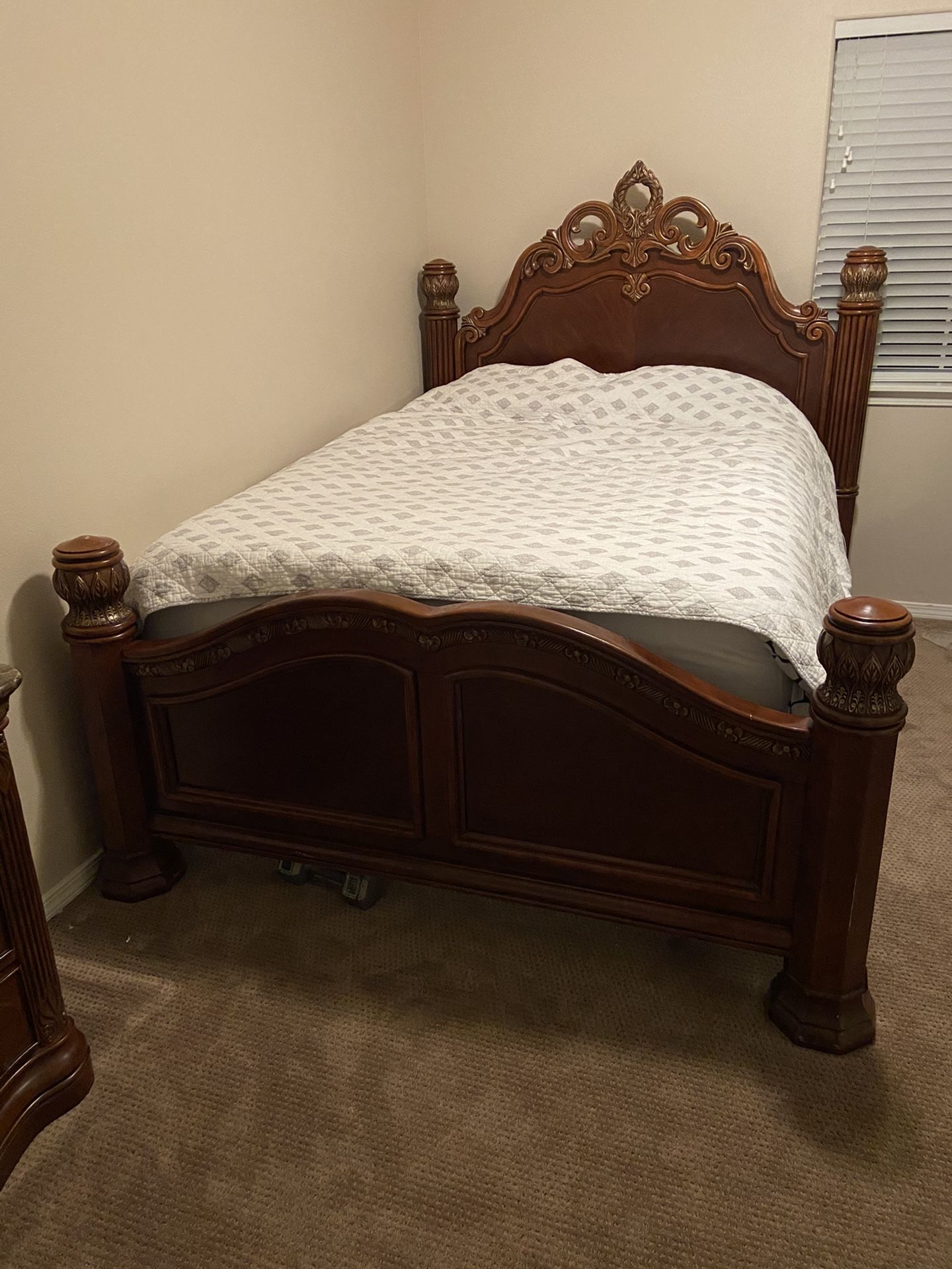 Queen sized bed set