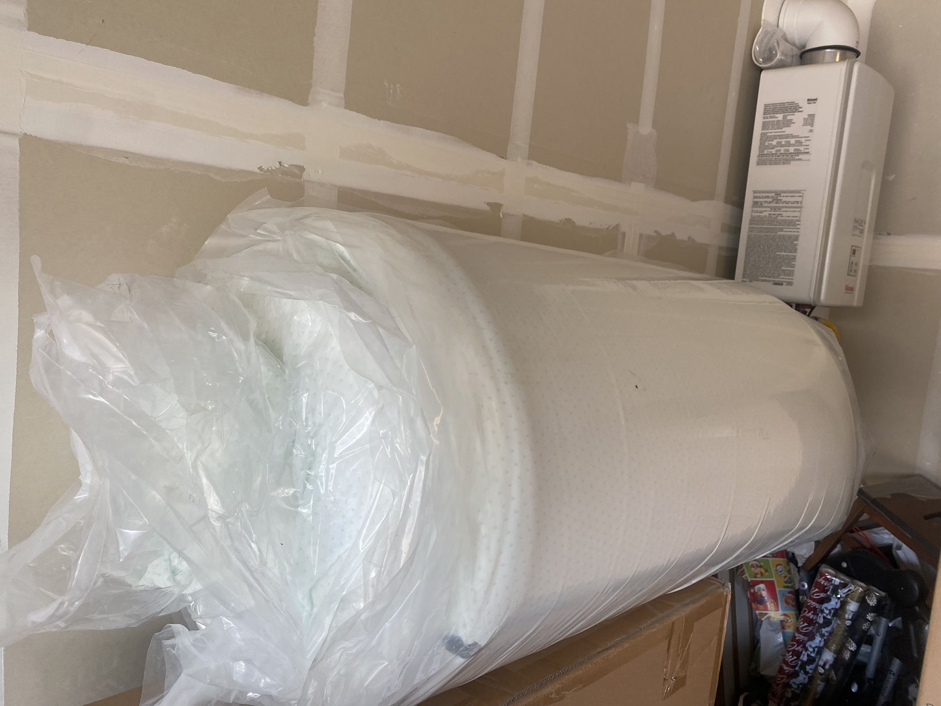 Zinus 12in Mattress $ 200