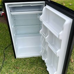 Midea Mini Fridge 