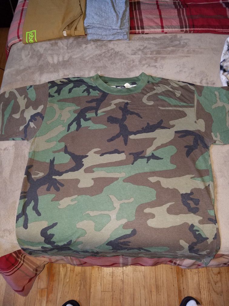Mens Size XL M.O.C Army Camo T shirt