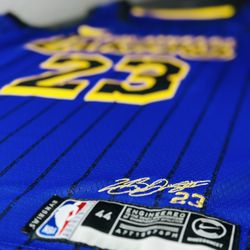 2018-19 Official LeBron James Jersey (signed) 