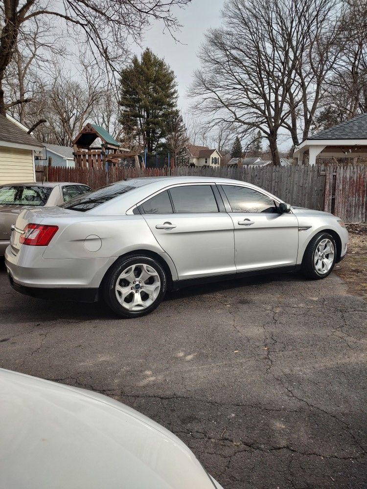2011 Ford Taurus