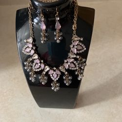 Elegant Vintage Look Costume Statement Necklace And Earring Set