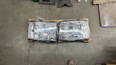 GMC Sierra Headlights (Chrome)