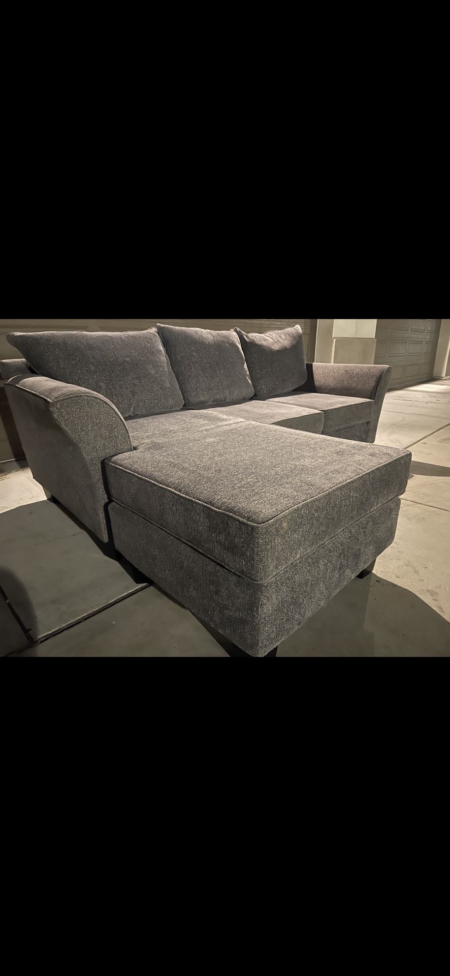 Sectional Couch Excellent Condition Like New, Beautiful Nice And Clean No Stains Pet Free