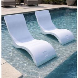 Pool Chaise / Signature Ledge Lounges 