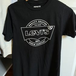 Black shirt Levi’s S 