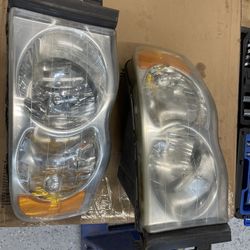 2005 Dodge Ram 2500 Headlights
