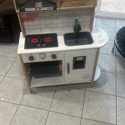 Kids Kitchen $10 