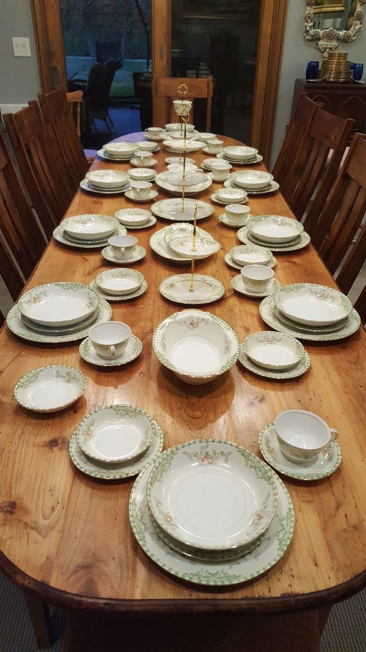 86 Piece China Dish Set. Dinner Service for 10 .