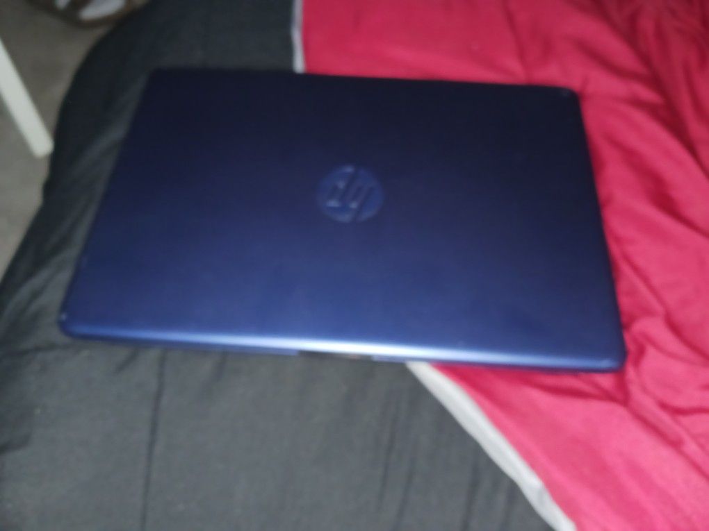 I Am Selling My Laptop HP I'm Trying To Give Me A New Phone It's Brand New
